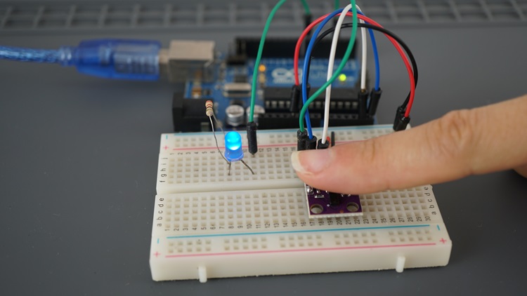 APDS9960 Arduino Testing Proximity Sensor