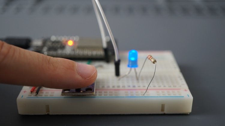 APDS9960 ESP32 Testing Proximity Sensor