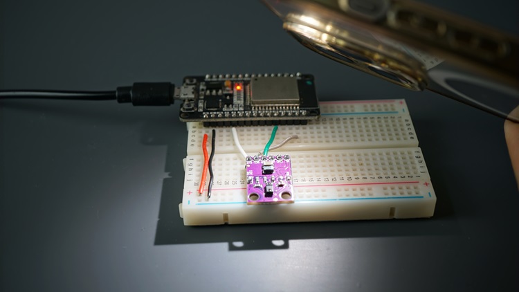 ESP32 APDS9960 Sensor - Testing Light Sensor