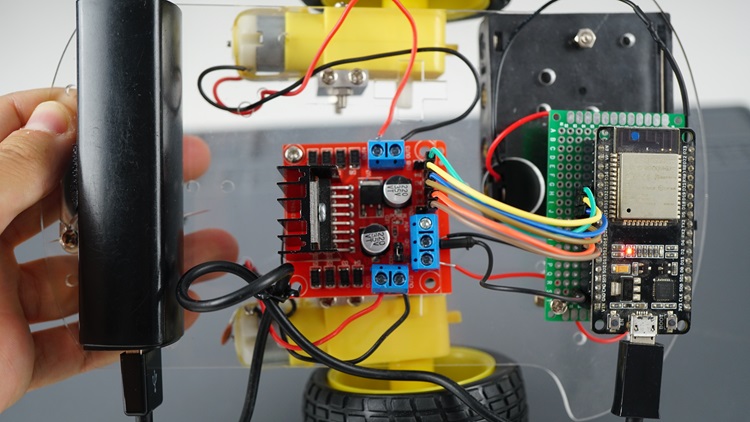 ESP32 Car Robot - ESP32 on a chassis kit