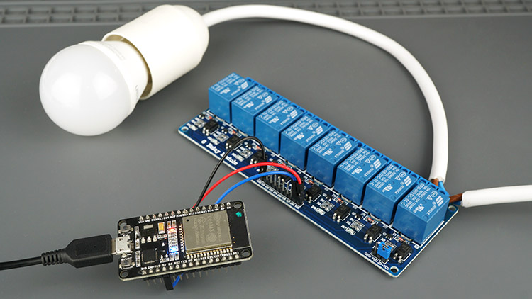 Control a Lamp with the ESP32 using a Relay